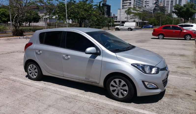 Hyundai i20 2012 usado ubicado en Panamá Hyundai i20, año 2014, mantenimiento al día, 35mil kms, a/a, radio usb de fabrica, manual de 5 velocidades, rines con copas Hyundai, papel ahumado, PRECIO NEGOCIABLE !!!!